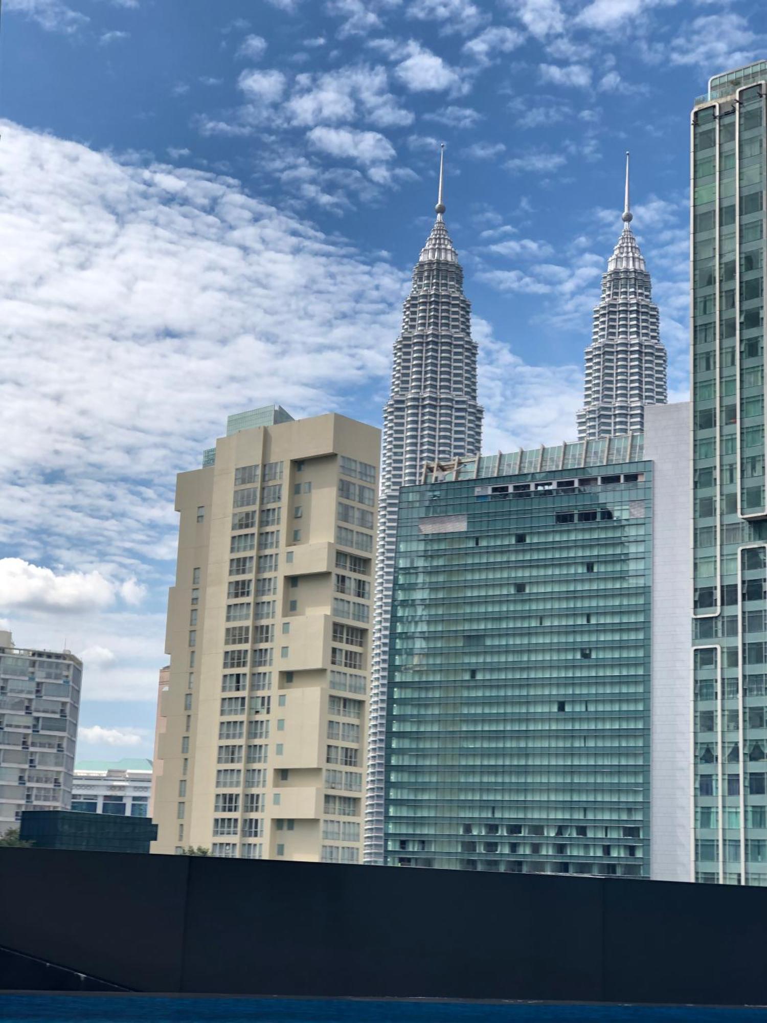 Klcc By 8 Kia Peng *