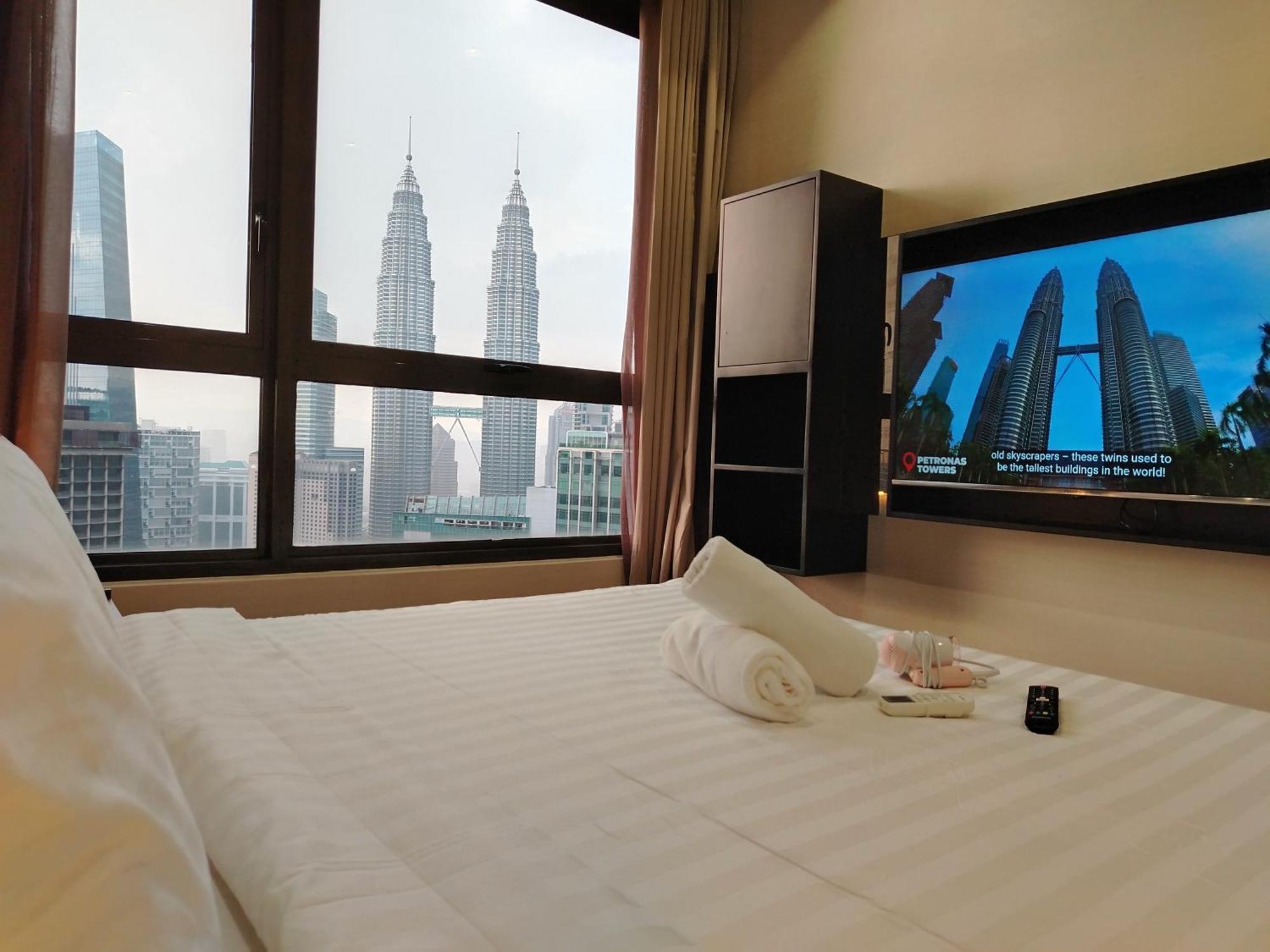 Klcc By 8 Kia Peng *